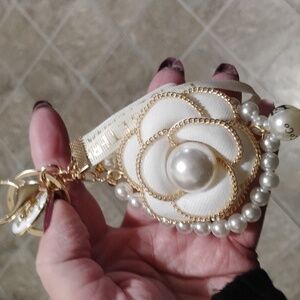 White flower bag charm keychain